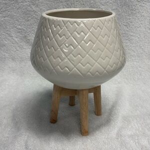 Plant stand ceramic bowl on wood